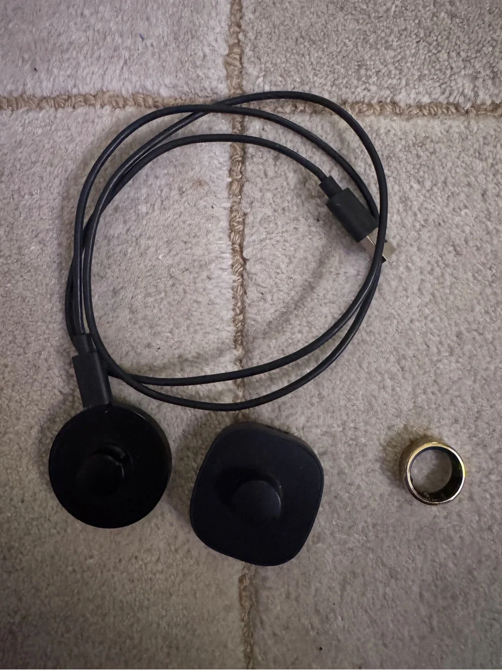 Oura ring - gen 3 - gold + 2 chargers